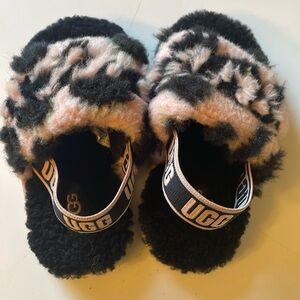 Black/ Pink Ugg slippers. Used condition. Size 7 toddler.